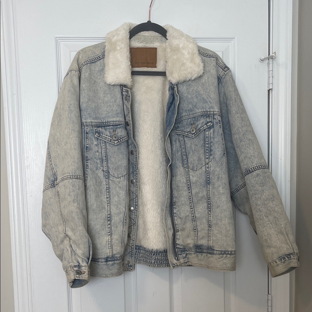 American Eagle Outfitters Light Wash Denim Jacket with Cream Sherpa Lining